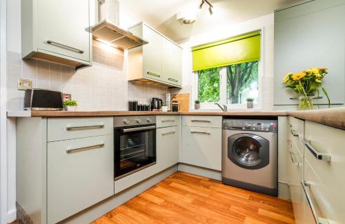 Sheffield Apartment | 6 Bedroom House, ideal for contractors, short and long term stays, Free Parking