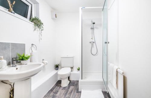 Sheffield Apartment | 6 Bedroom House, ideal for contractors, short and long term stays, Free Parking
