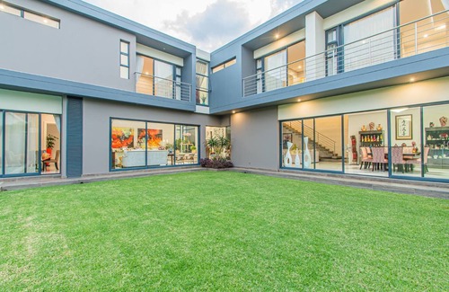 Umhlanga Villa | 6 Bedroom House in Umhlanga