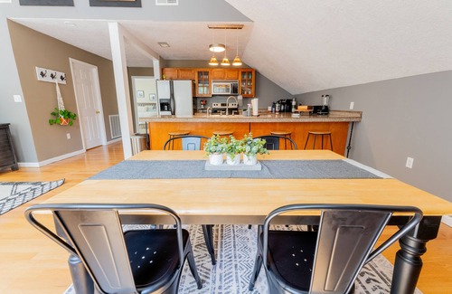 Lake Lure House | 6 Bedroom House + Private Suite, 2 Minutes From Lake With All Amenities