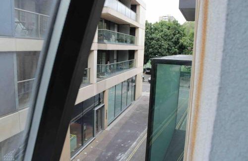 Bunhill Apartment | 6 bedroom in a 3 apartment building complex, great for large group bookings, central London location
