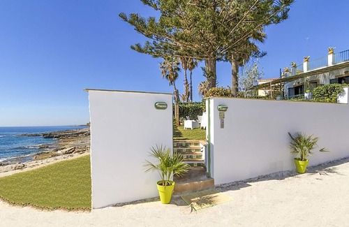 Fontane Bianche House | 6 bedroom pet friendly home in Siracusa