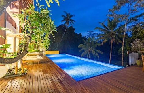 Melayang Villa | 6 Bedroom River Paddies View Suitable for Family.