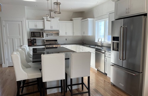 South Haven House | 6-bedroom vacation home just a 5-minute walk to Lake Michigan