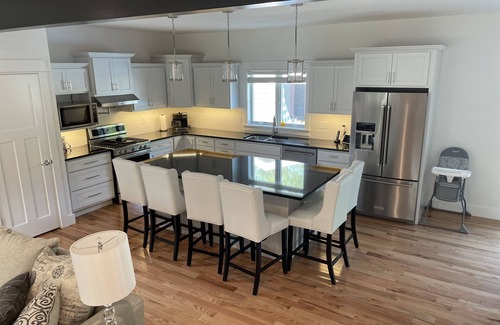 South Haven House | 6-bedroom vacation home just a 5-minute walk to Lake Michigan