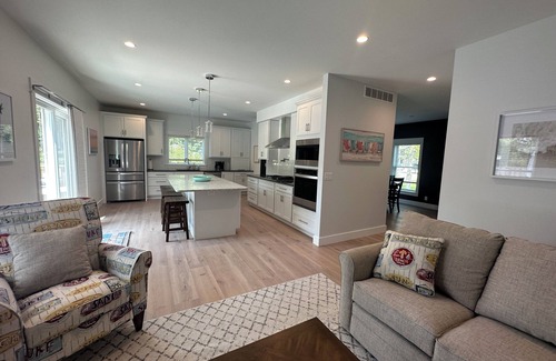South Haven House | 6-bedroom vacation home just a 5-minute walk to Lake Michigan