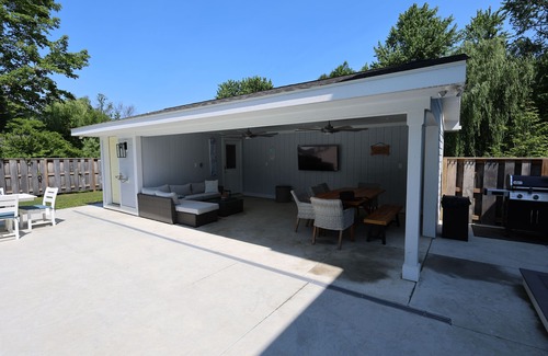 South Haven House | 6-bedroom vacation home just a 5-minute walk to Lake Michigan