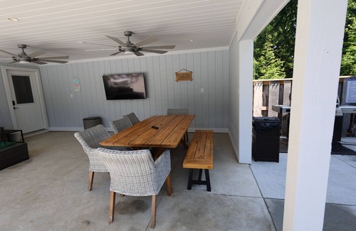 South Haven House | 6-bedroom vacation home just a 5-minute walk to Lake Michigan