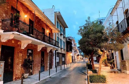 Zona Colonial Villa | 6-bedroom villa in brilliant Santo Domingo with WiFi, AC, fitness room, pool.