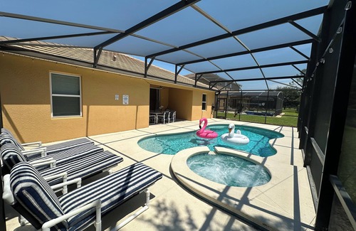 West Kissimmee House | 6 BEDROOM VILLA with Theater Room, POOL & HOT TUB by DISNEY WORLD!