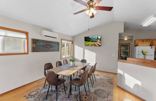 San Juan River Village House | 6-bedroom with 4 masters! Multiple Family Mountain Haven