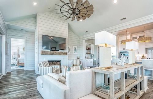 Bald Head Island House | 6 bedrooms, 2 fridges, 2 dishwashers, lots of custom amenities & both clubs!