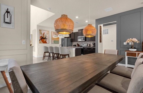 Wellington House | 6 Bedrooms/4.5 Bathrooms/Windsor Island (4063 LA)