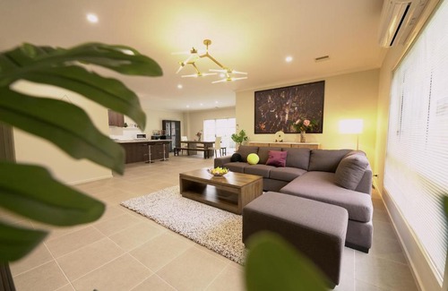Point Cook House | 6 Bedrooms & 4 Bathrooms Big House for Big Group