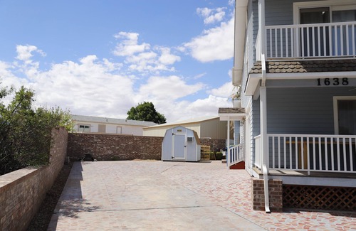 Page House | 6 Bedrooms + 6 Bathrooms + 3 Dining + 2 Living Room + 2 Porch + 6+ Parking space