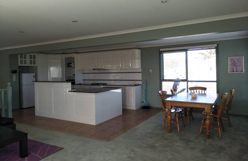 Frankston House | 6 Bedrooms/9 Beds Spacious|City+Park Views|Beach