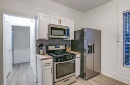 West Morningside House | 6 Bedrooms Sleeps 11, 3 Miles to Downtown!