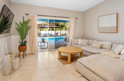 East Naples House | 6 Bedrooms, Two Villas, Heated Pool, 2mil to Downtown