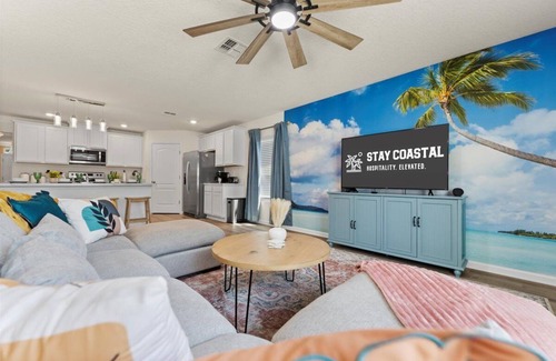 Indian Trails House | 6 Beds | 12 Mins to The Beach | Pets Okay | Fenced Yard