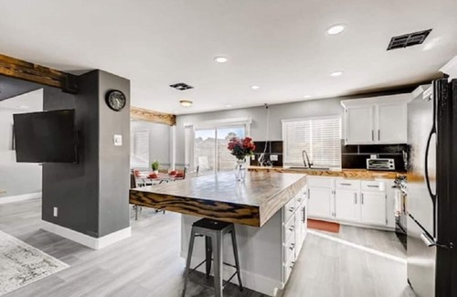 Spring Valley House | 6 Beds, 2.5 Bath - Private Pool/Spa - Steam Room