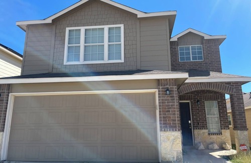 Wetmore House | 6 beds 3 bath 1 bed downstairs Pool table near JW
