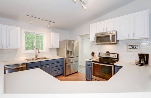 Harbert Cottage | 6 Beds, 3 Baths Recently renovated sleeps 14 (10 Adults, 4 Children) .