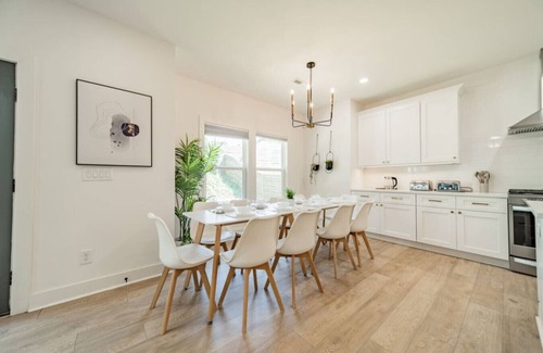 Enderly Park Apartment | 6 Beds| Center City | Bank of America Stadium