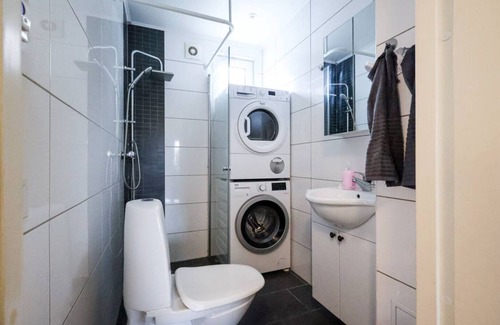 Kyrkbyn Apartment | 6 Beds For Workers - 3BR - Parking lot - Near Volvo