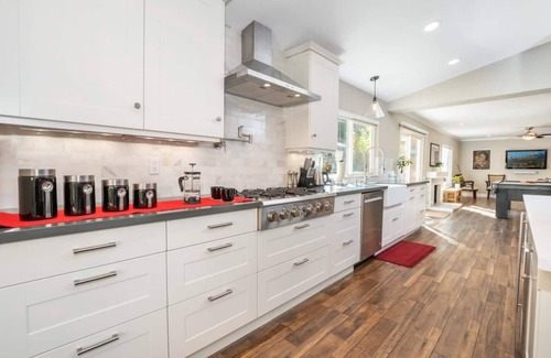 Allied Gardens Villa | ☀6 beds Fully Remodeled Villa ♨Heated Pool/Jacuzzi☀