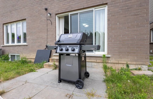 Thorold House | 6 Beds Serenity Oasis in Falls/Pool Table + Ping Pong