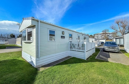 Felixstowe House | 6 berth caravan with decking at Felixstowe Beach Holiday Park ref 55038OW