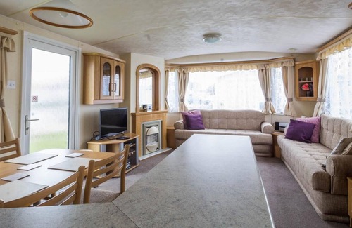 Clacton-on-Sea House | 6 berth pet friendly caravan for hire near Clacton-on-Sea in Essex ref 26246E