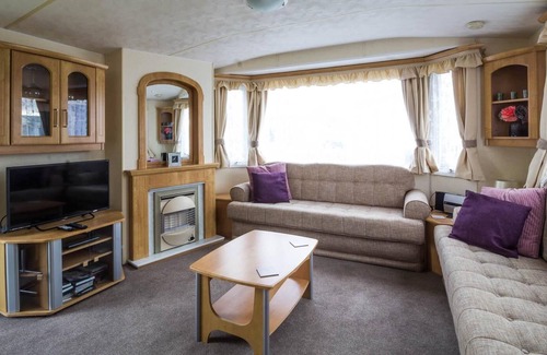 Clacton-on-Sea House | 6 berth pet friendly caravan for hire near Clacton-on-Sea in Essex ref 26246E