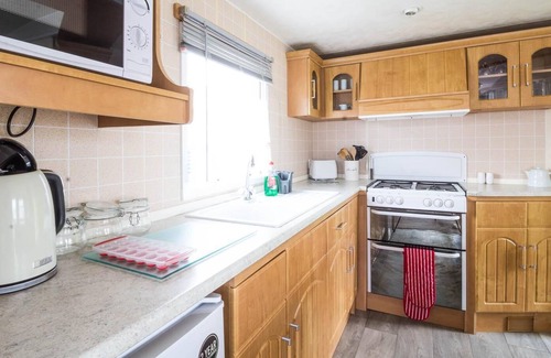 Clacton-on-Sea House | 6 berth pet friendly caravan for hire near Clacton-on-Sea in Essex ref 26246E