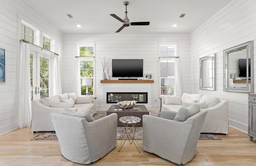 Watercolor House | 6 Bikes & 6-Seater Golf Cart! Walk to Beach & WaterColor Pools!- Blue Moon Cotta