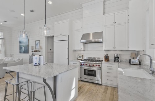 Watercolor House | 6 Bikes & 6-Seater Golf Cart! Walk to Beach & WaterColor Pools!- Blue Moon Cotta