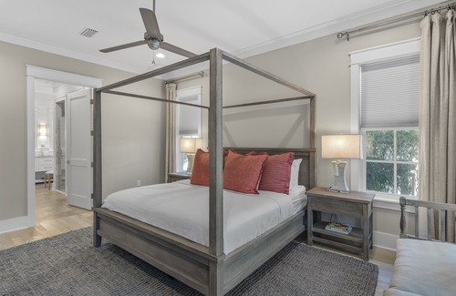 Watercolor House | 6 Bikes & 6-Seater Golf Cart! Walk to Beach & WaterColor Pools!- Blue Moon Cotta