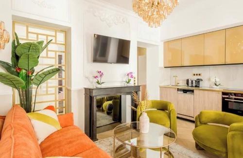 Chaussee-d'Antin Apartment | 6 BR APT in Opéra district and close to Louvre and Champs-Elysées