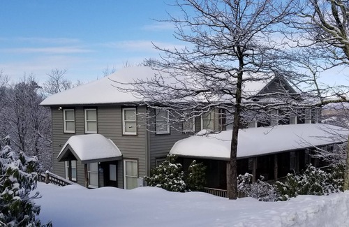 Boone House | 6 BR Enormous, 4700 Square Foot Vacation Home with Majestic Mountain Views!