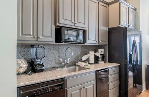 Southpointe House | 6 BR Gulf Front Home! Sleeps 17 - Southern Lotus
