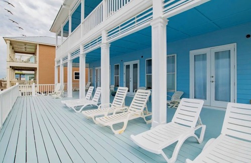 Southpointe House | 6 BR Gulf Front Home! Sleeps 17 - Southern Lotus