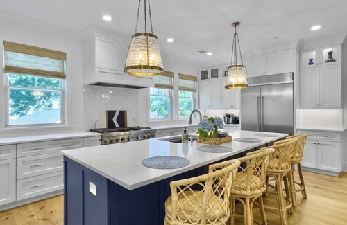 Isle of Palms House | 6 BR Home w/Pool Close to Ocean | Chef's Kitchen