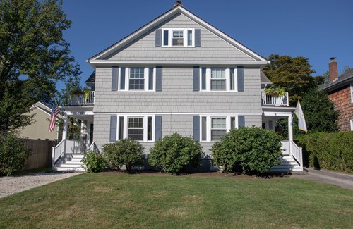 Top of the Hill House | 6 BR Monthly Rental in Newport, Great Location!Walk to Cliff Walk, Beach, Thames