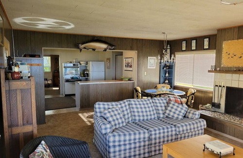 Neah Bay House | 6 guest · Eddie Bauer's former Beachfront Cottage