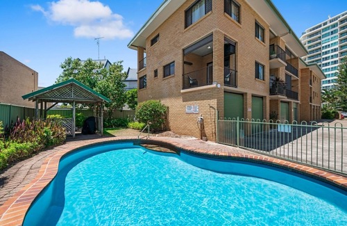 Maroochydore Apartment | 6 Kalyan - 2 bedroom unit in Cotton Tree - Stroll to shops, cafes, beach, river