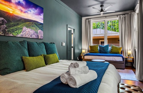 Fletcher Cabin | 6 King Bedrms! Heated Pool. 2 Hot Tubs. Game Room. 3 Fire Pits. Sleeps 22!