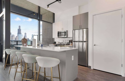 West Loop Apartment | 6 Luxe Apts, Perfect Group Solution, Sleeps 30