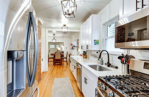 South Kansas City House | 6 Mi to Dtwn: Home w/Deck & Yard in Kansas City