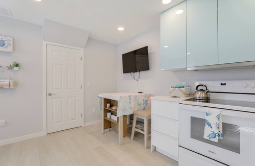 Sarasota Springs Apartment | 6 Mi to Dtwn: Sarasota Apt w/Patio & Fire Pit