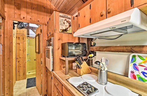 Linville Cottage | 6 Mi to Grandfather Mountain Park: Cottage w/Deck